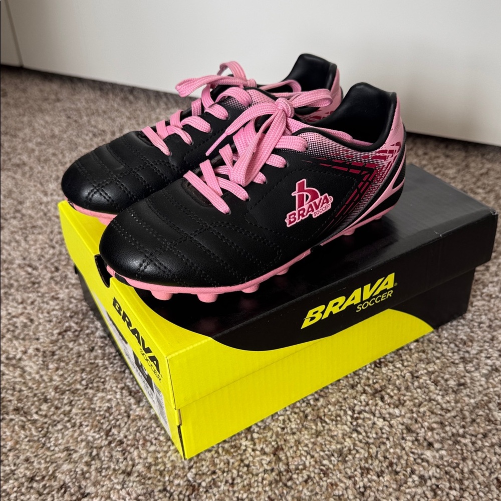 Brava Kids Black and Pink Soccer Sneakers